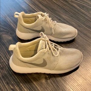 Nike Tennis Shoes